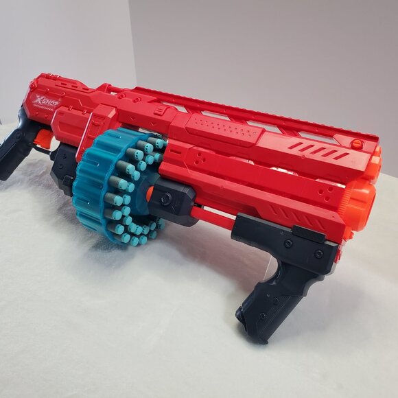 XShot Cool Striker Red Fortress Blaster Gun w/39 Darts - Picture 6 of 7